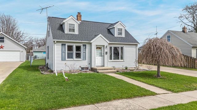 824 ZEMLOCK AVENUE, Neenah, WI 54956