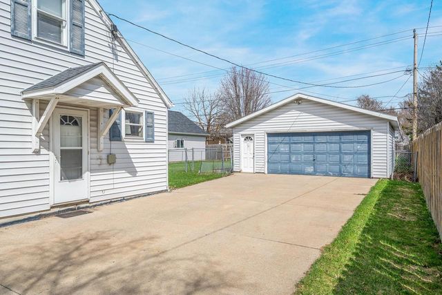 824 ZEMLOCK AVENUE, Neenah, WI 54956