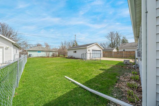824 ZEMLOCK AVENUE, Neenah, WI 54956