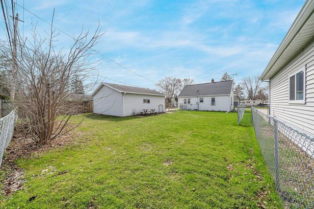 824 ZEMLOCK AVENUE, Neenah, WI 54956