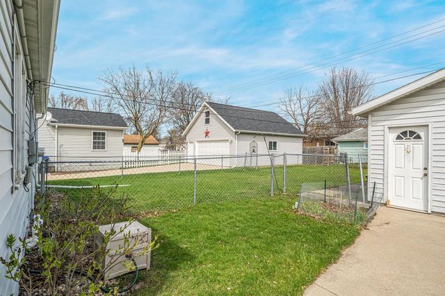 824 ZEMLOCK AVENUE, Neenah, WI 54956
