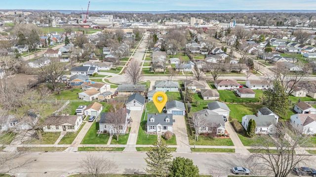 824 ZEMLOCK AVENUE, Neenah, WI 54956