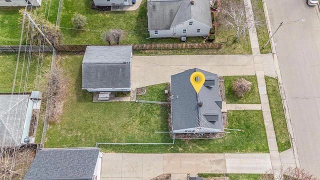 824 ZEMLOCK AVENUE, Neenah, WI 54956