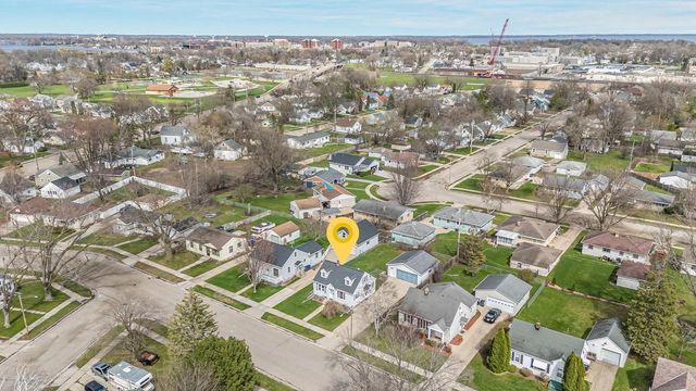 824 ZEMLOCK AVENUE, Neenah, WI 54956