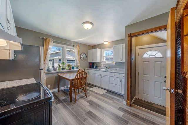 824 ZEMLOCK AVENUE, Neenah, WI 54956