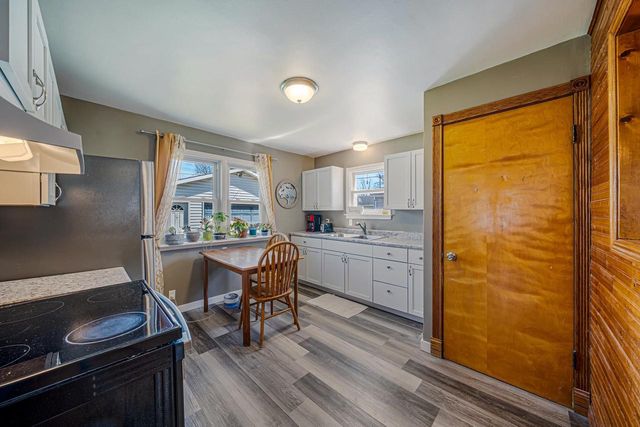 824 ZEMLOCK AVENUE, Neenah, WI 54956