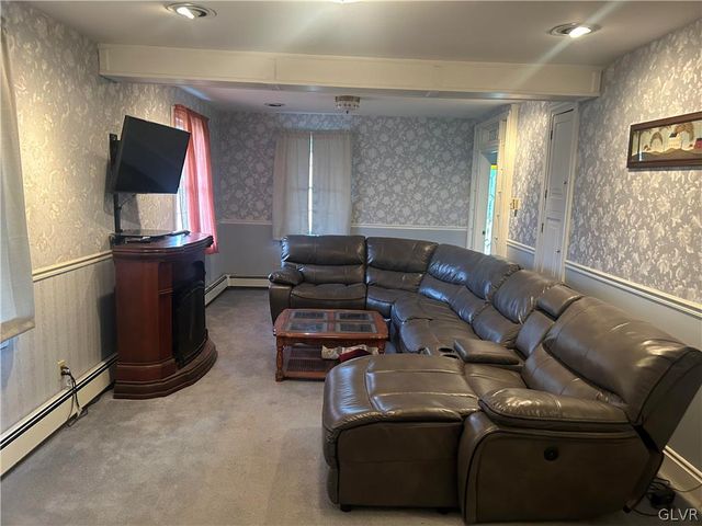 696 South Delaware Drive, Upper Mt Bethel Twp, PA 18343