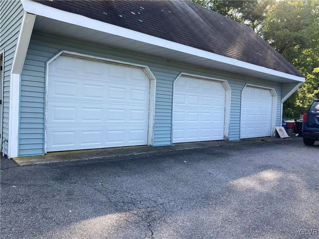 696 South Delaware Drive, Upper Mt Bethel Twp, PA 18343