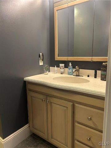696 South Delaware Drive, Upper Mt Bethel Twp, PA 18343