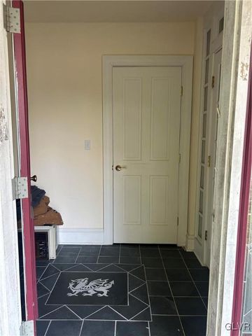 696 South Delaware Drive, Upper Mt Bethel Twp, PA 18343
