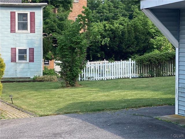 696 South Delaware Drive, Upper Mt Bethel Twp, PA 18343