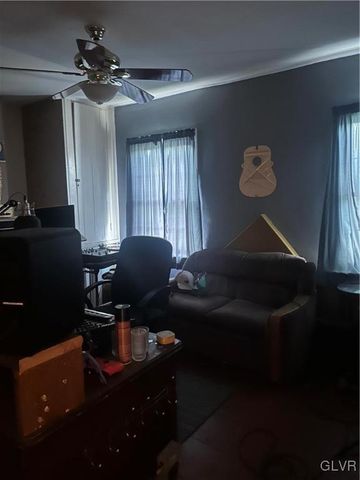 696 South Delaware Drive, Upper Mt Bethel Twp, PA 18343