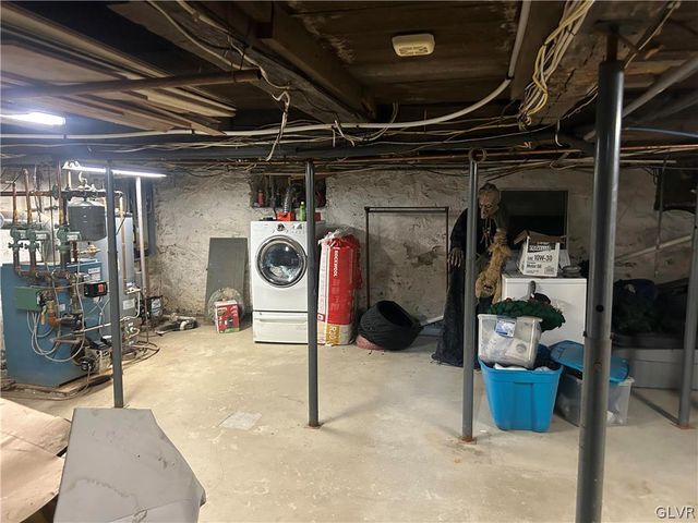 696 South Delaware Drive, Upper Mt Bethel Twp, PA 18343