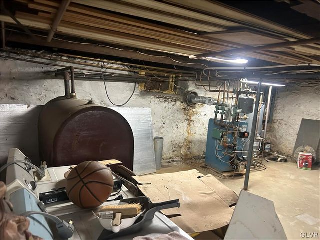 696 South Delaware Drive, Upper Mt Bethel Twp, PA 18343