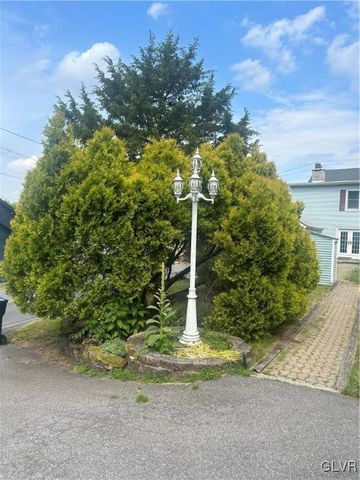 696 South Delaware Drive, Upper Mt Bethel Twp, PA 18343