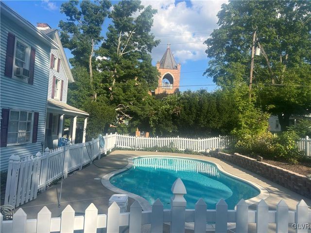 696 South Delaware Drive, Upper Mt Bethel Twp, PA 18343
