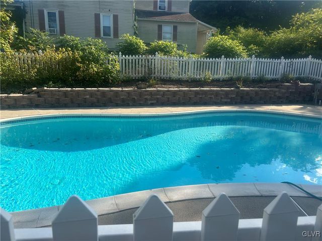 696 South Delaware Drive, Upper Mt Bethel Twp, PA 18343