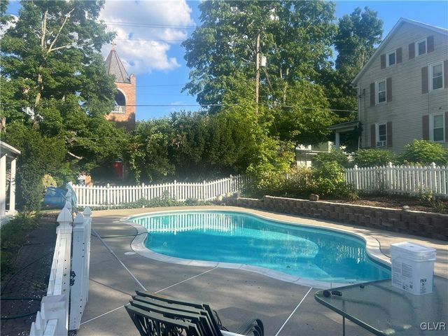696 South Delaware Drive, Upper Mt Bethel Twp, PA 18343