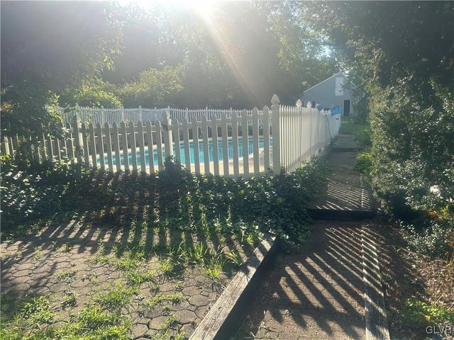 696 South Delaware Drive, Upper Mt Bethel Twp, PA 18343