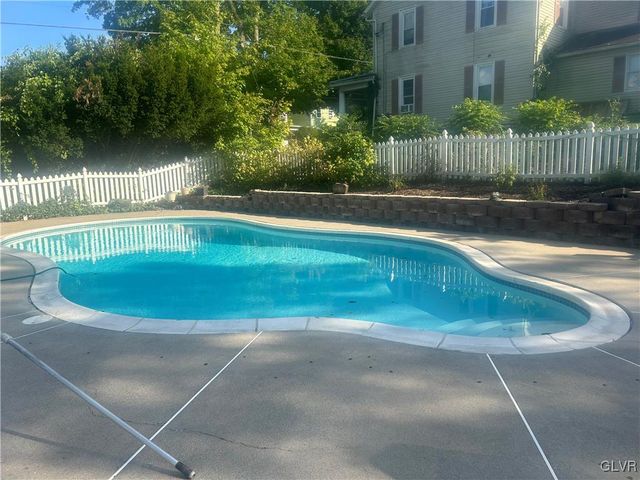 696 South Delaware Drive, Upper Mt Bethel Twp, PA 18343