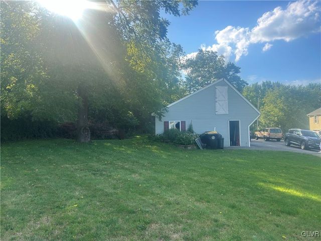 696 South Delaware Drive, Upper Mt Bethel Twp, PA 18343