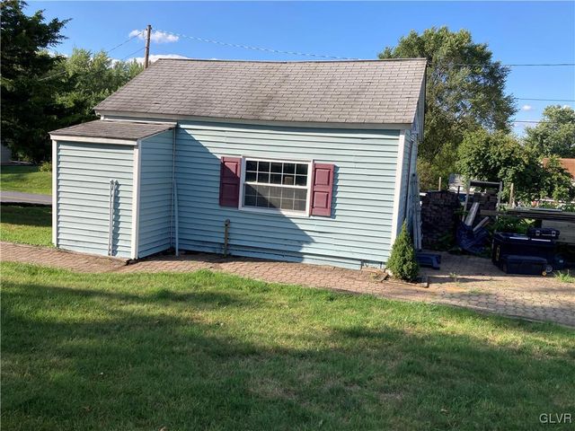 696 South Delaware Drive, Upper Mt Bethel Twp, PA 18343