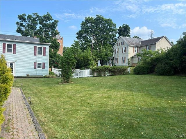 696 South Delaware Drive, Upper Mt Bethel Twp, PA 18343