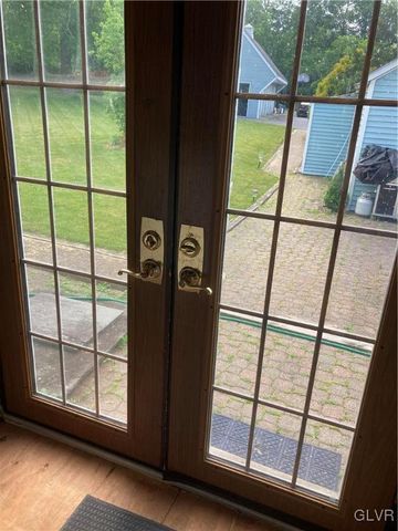 696 South Delaware Drive, Upper Mt Bethel Twp, PA 18343