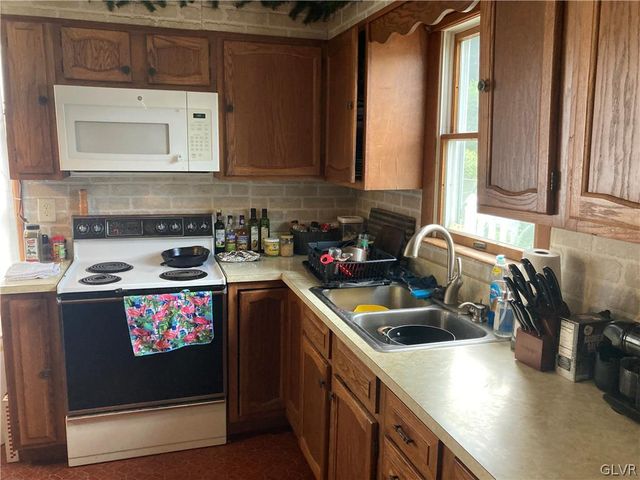 696 South Delaware Drive, Upper Mt Bethel Twp, PA 18343