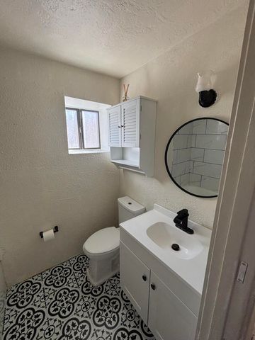 427 Odelia Road NE, Corrales, NM 87048