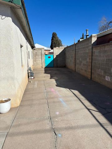 427 Odelia Road NE, Corrales, NM 87048