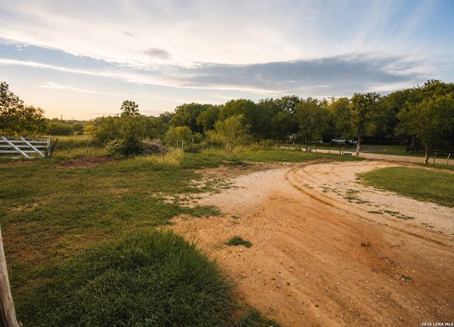 512 Southwind Loop, Seguin, TX 78155