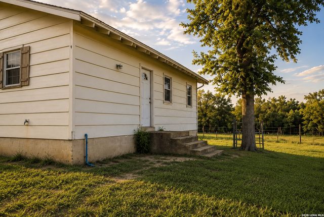 512 Southwind Loop, Seguin, TX 78155