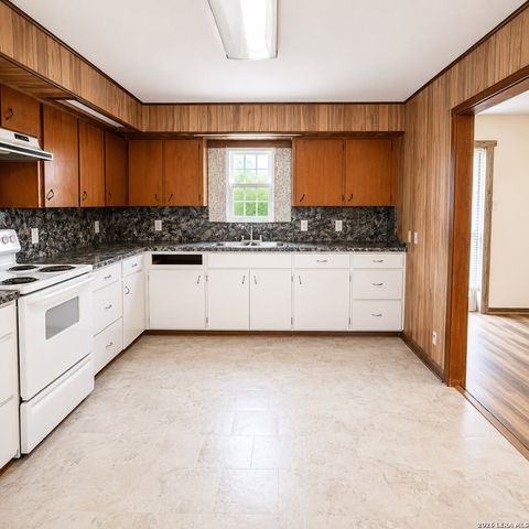 512 Southwind Loop, Seguin, TX 78155