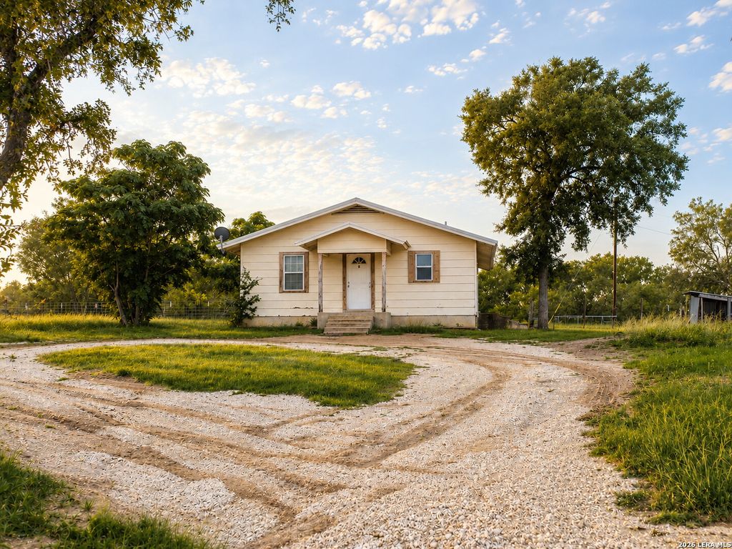 512 Southwind Loop, Seguin, TX 78155