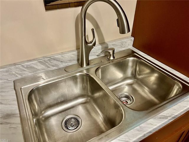 23 Tillerson DR, Newport News, VA 23602