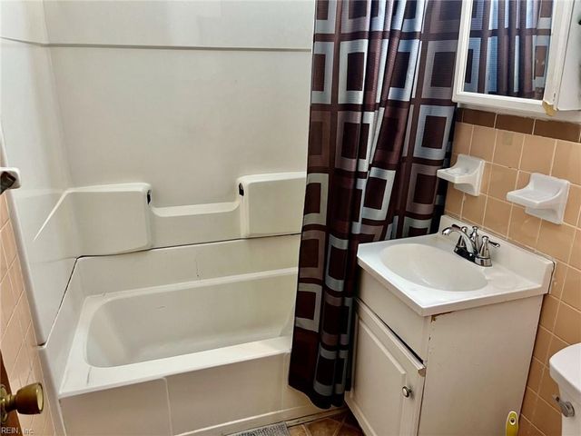 23 Tillerson DR, Newport News, VA 23602