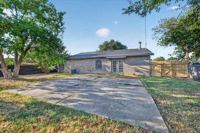 7012 Lincolnshire Lane, North Richland Hills, TX 76182