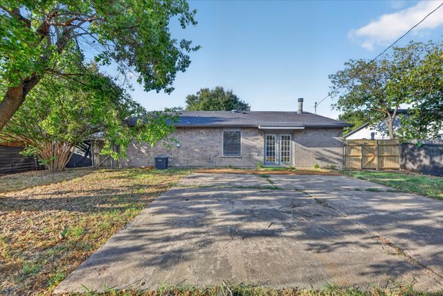 7012 Lincolnshire Lane, North Richland Hills, TX 76182