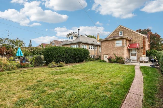 2246 Clinton Avenue, Berwyn, IL 60402