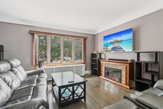 2246 Clinton Avenue, Berwyn, IL 60402