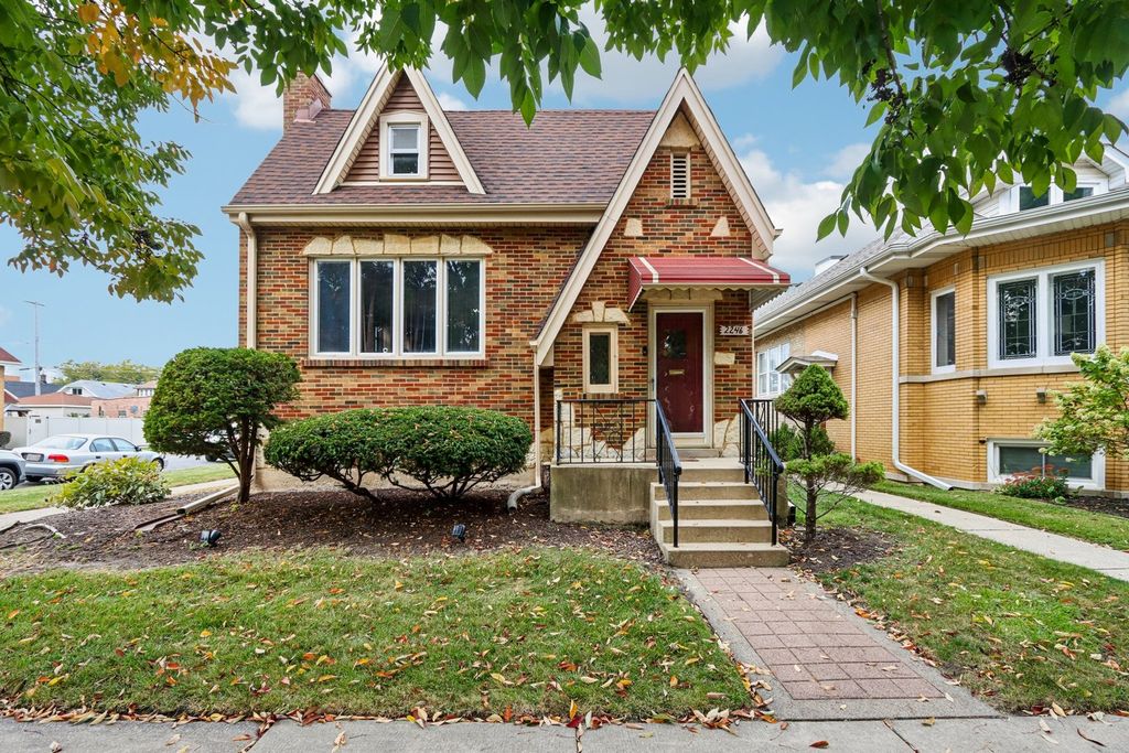 2246 Clinton Avenue, Berwyn, IL 60402