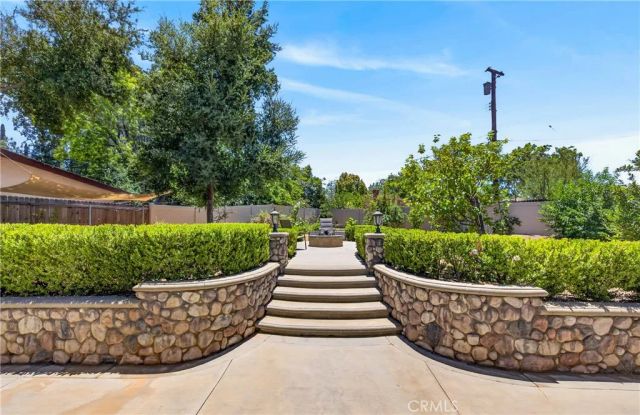 21 W Hilton Avenue, Redlands, CA 92373
