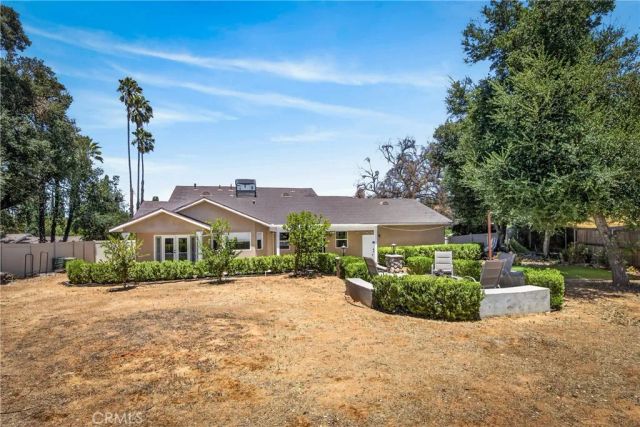 21 W Hilton Avenue, Redlands, CA 92373