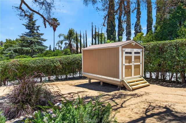 21 W Hilton Avenue, Redlands, CA 92373