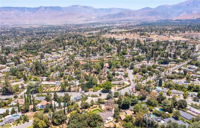 21 W Hilton Avenue, Redlands, CA 92373