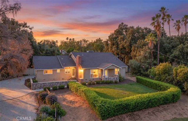 21 W Hilton Avenue, Redlands, CA 92373