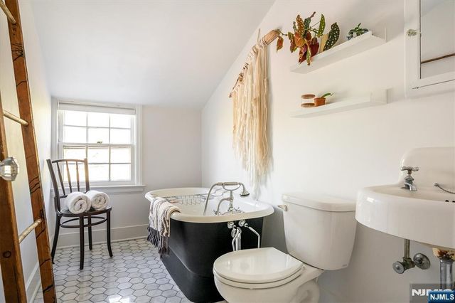 583 Highland Avenue, Montclair, NJ 07043