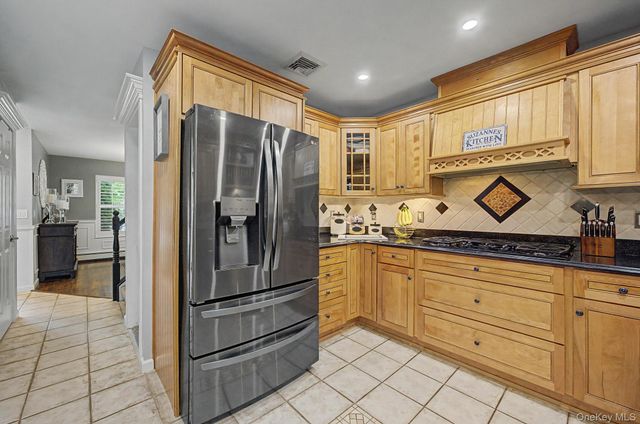 15 Winnecomac Circle, Kings Park, NY 11754