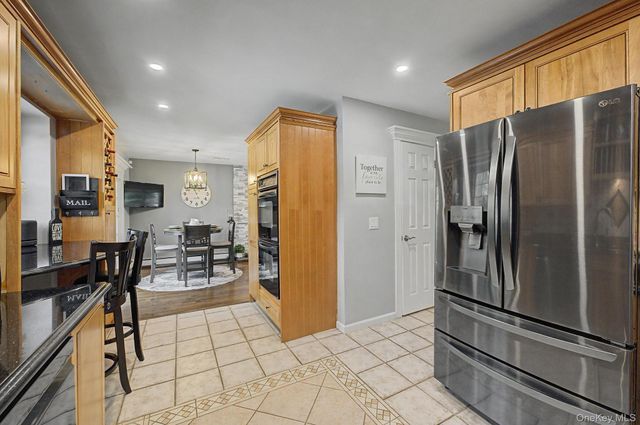 15 Winnecomac Circle, Kings Park, NY 11754